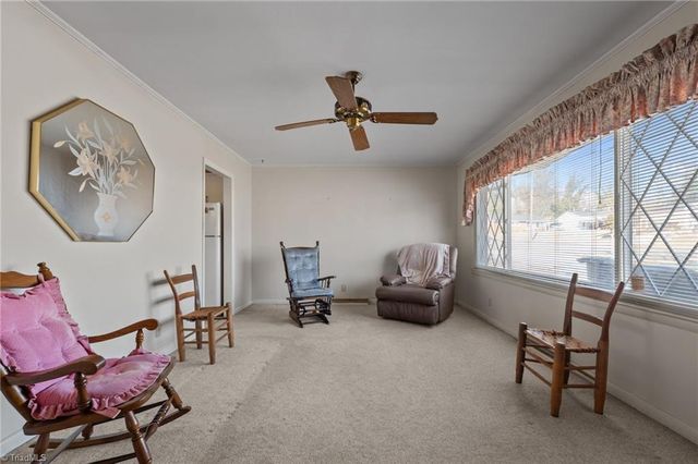 3217 London Road, Greensboro, NC 27405