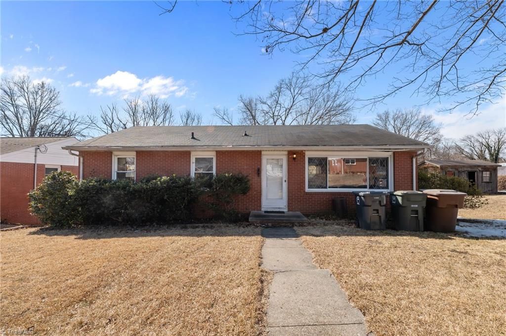 3217 London Road, Greensboro, NC 27405