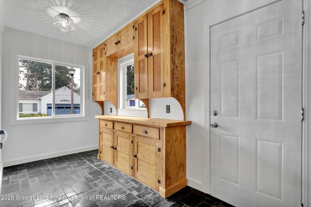 2216 Sunnyside Avenue, Lansing, MI 48910