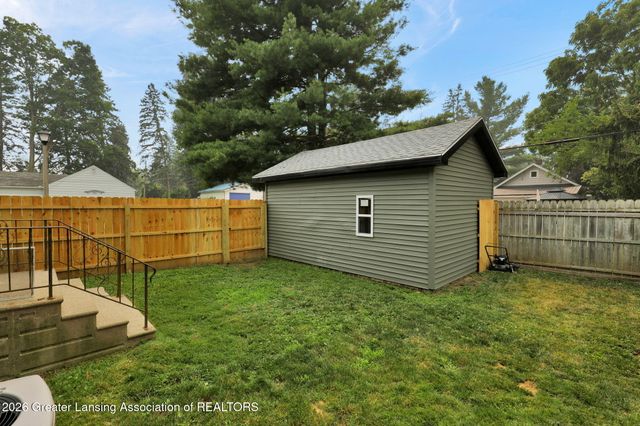 2216 Sunnyside Avenue, Lansing, MI 48910