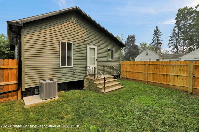2216 Sunnyside Avenue, Lansing, MI 48910