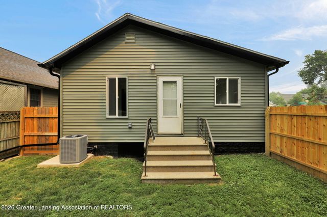 2216 Sunnyside Avenue, Lansing, MI 48910