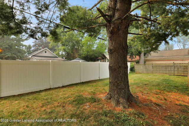 2216 Sunnyside Avenue, Lansing, MI 48910