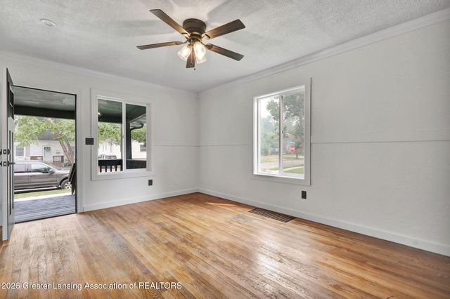 2216 Sunnyside Avenue, Lansing, MI 48910