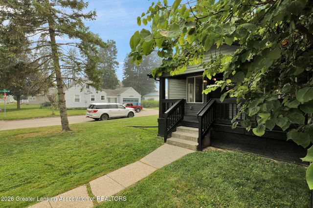 2216 Sunnyside Avenue, Lansing, MI 48910