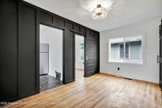 2216 Sunnyside Avenue, Lansing, MI 48910