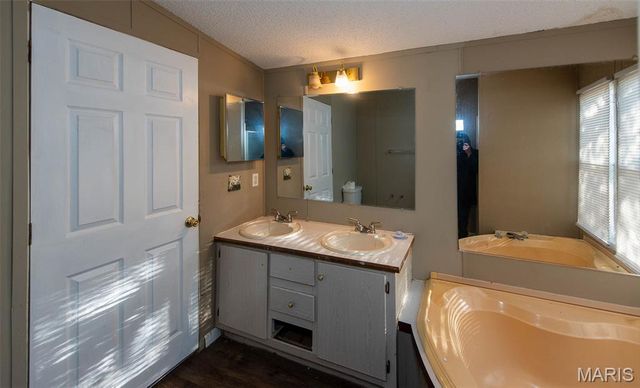 3 Zacks Acres, Villa Ridge, MO 63089