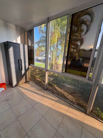 31 WESTBURY B Circle 31, Deerfield Beach, FL 33442