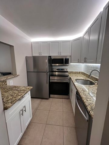 31 WESTBURY B Circle 31, Deerfield Beach, FL 33442