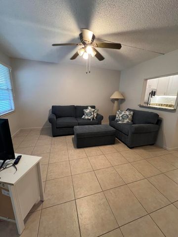 31 WESTBURY B Circle 31, Deerfield Beach, FL 33442