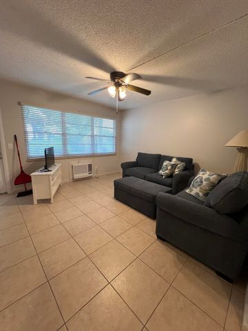 31 WESTBURY B Circle 31, Deerfield Beach, FL 33442