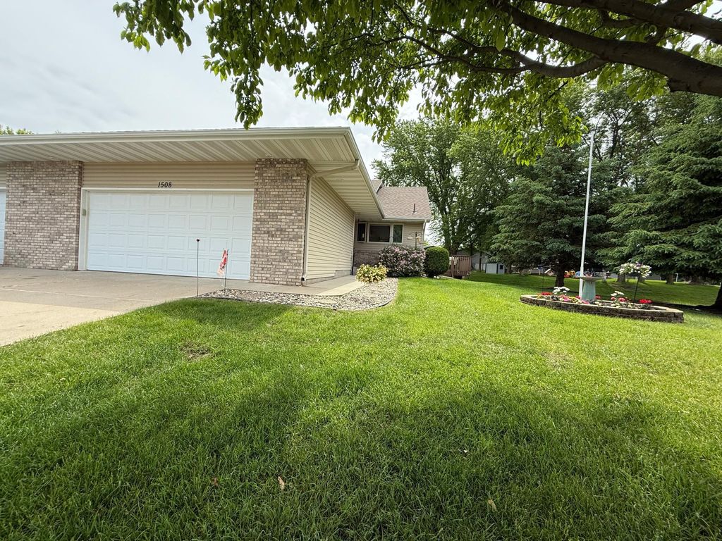 1508 Terrance Circle NE, New Prague, MN 56071