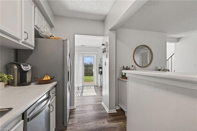 1048 Bryce LN, Virginia Beach, VA 23464