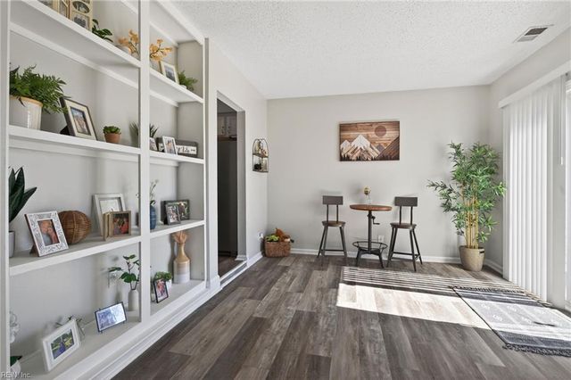 1048 Bryce LN, Virginia Beach, VA 23464