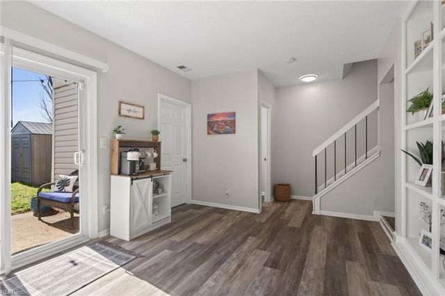 1048 Bryce LN, Virginia Beach, VA 23464