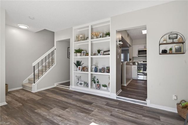 1048 Bryce LN, Virginia Beach, VA 23464