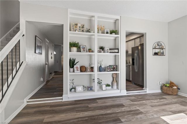 1048 Bryce LN, Virginia Beach, VA 23464