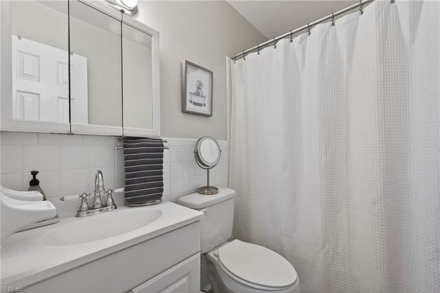 1048 Bryce LN, Virginia Beach, VA 23464