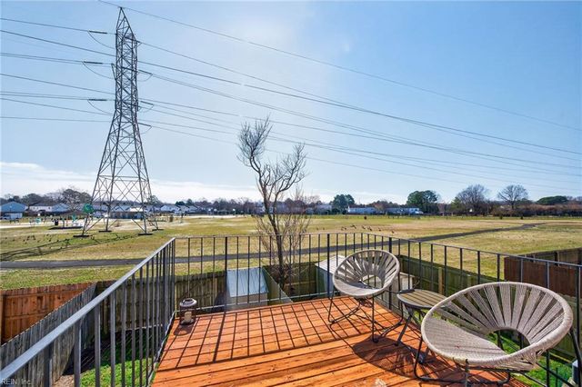 1048 Bryce LN, Virginia Beach, VA 23464