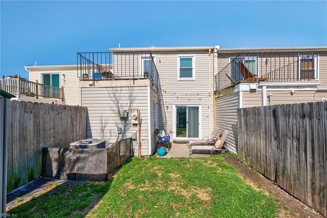 1048 Bryce LN, Virginia Beach, VA 23464