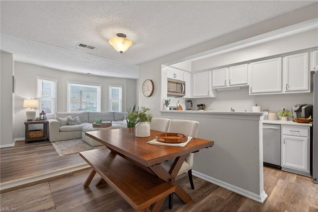 1048 Bryce LN, Virginia Beach, VA 23464