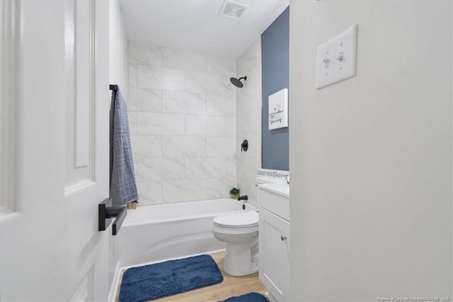 6612 Amanda Circle, Fayetteville, NC 28304