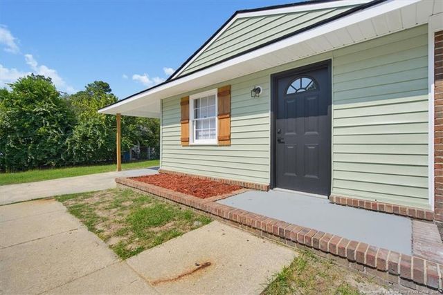 6612 Amanda Circle, Fayetteville, NC 28304