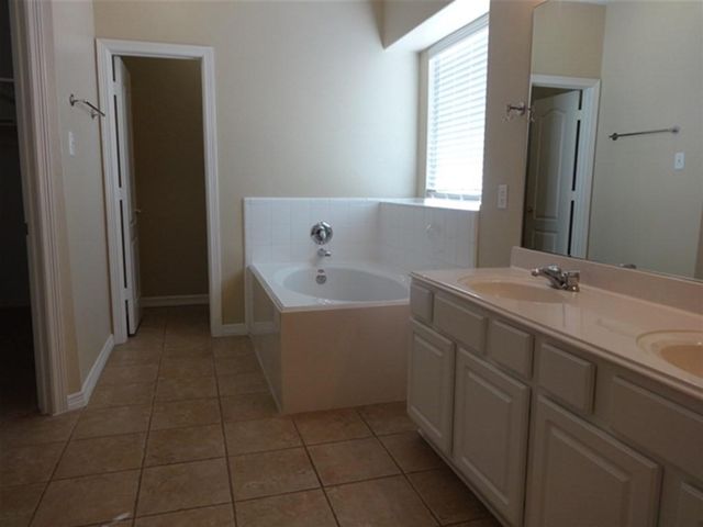 28819 Hidden Cove Drive, Magnolia, TX 77354