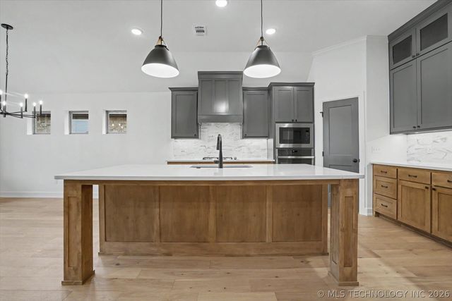 1409 N 70th Street, Broken Arrow, OK 74014