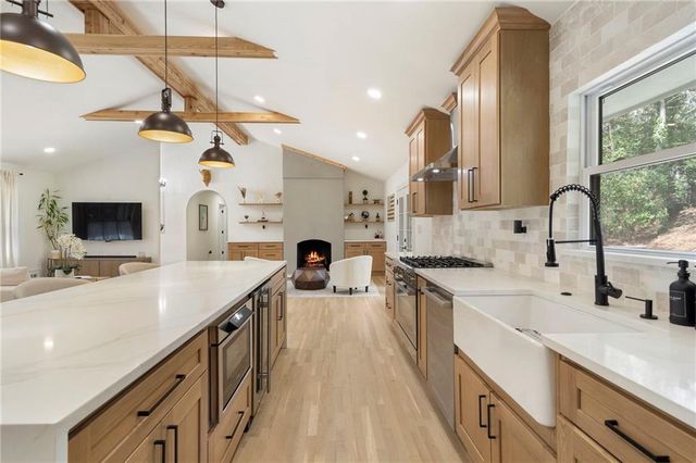 725 Starlight Lane, Atlanta, GA 30342