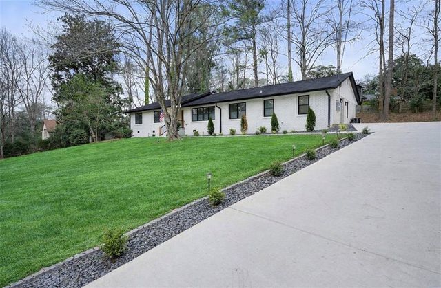 725 Starlight Lane, Atlanta, GA 30342