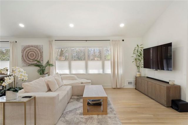 725 Starlight Lane, Atlanta, GA 30342