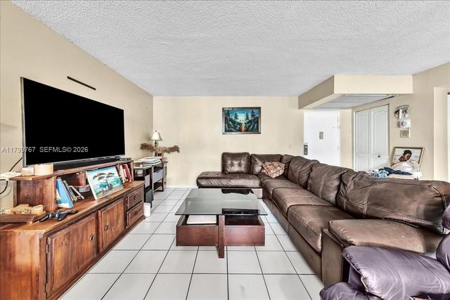 2451 NW 41st Ave 304, Lauderhill, FL 33313