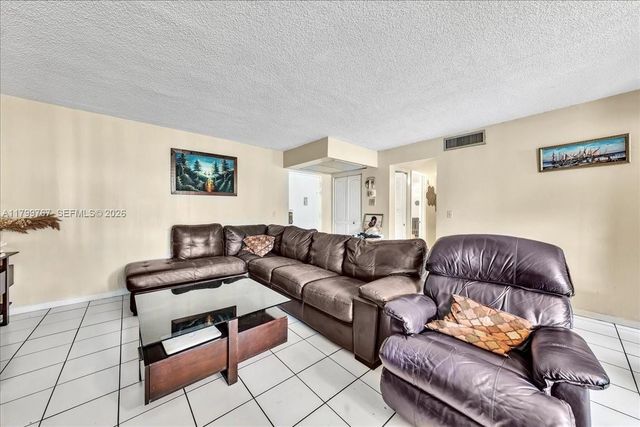 2451 NW 41st Ave 304, Lauderhill, FL 33313