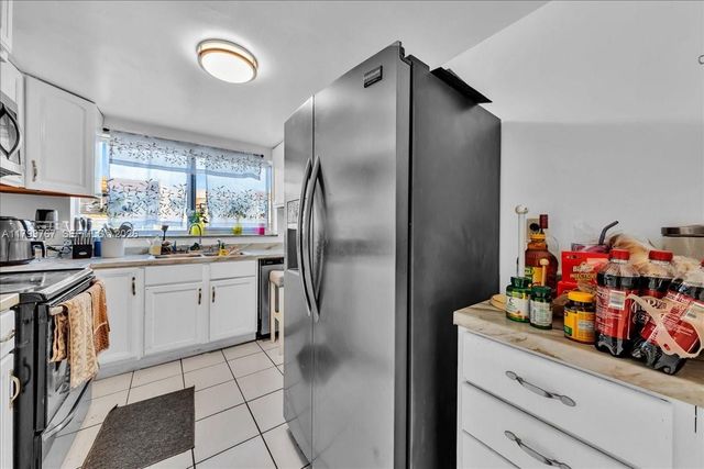 2451 NW 41st Ave 304, Lauderhill, FL 33313