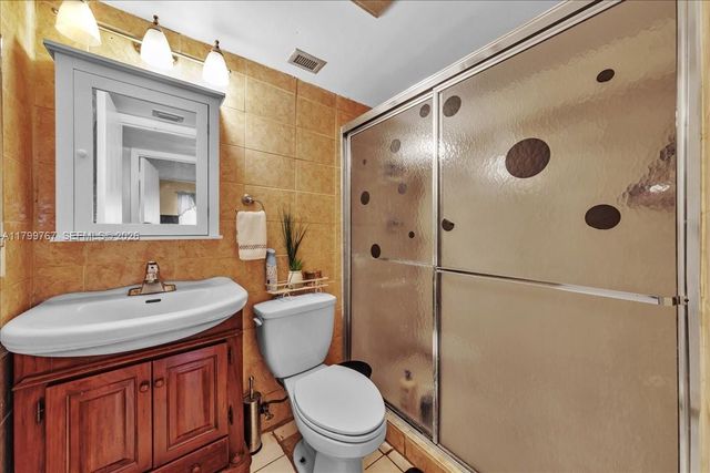 2451 NW 41st Ave 304, Lauderhill, FL 33313
