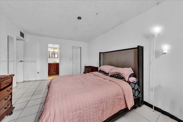 2451 NW 41st Ave 304, Lauderhill, FL 33313