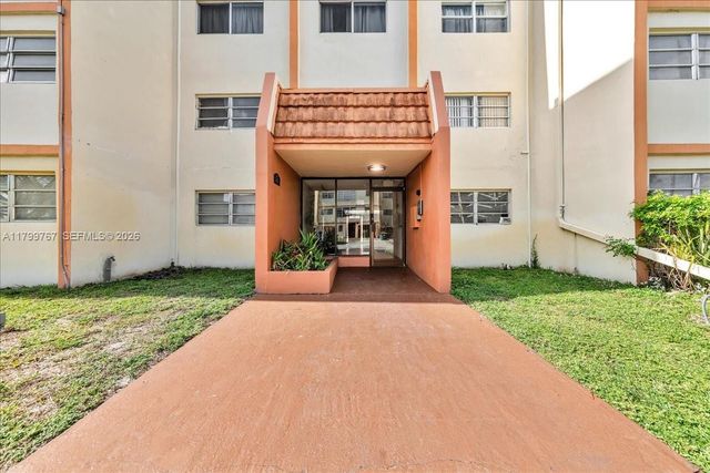 2451 NW 41st Ave 304, Lauderhill, FL 33313