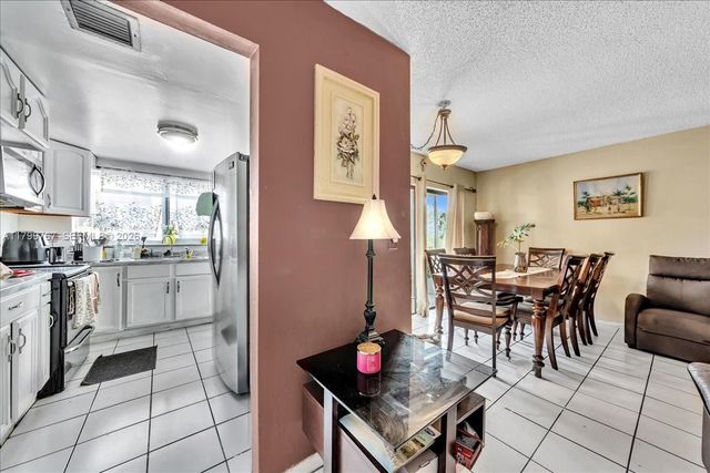 2451 NW 41st Ave 304, Lauderhill, FL 33313