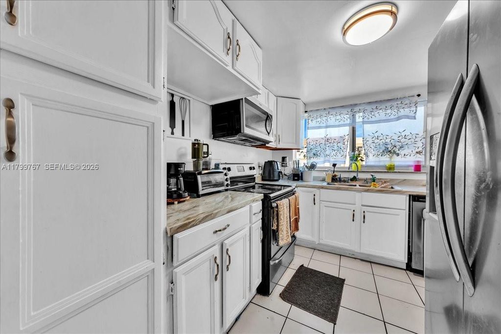2451 NW 41st Ave 304, Lauderhill, FL 33313