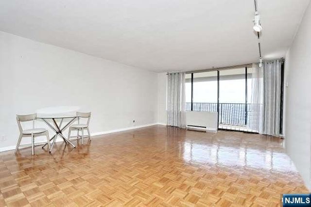 6 Horizon 2405, Fort Lee, NJ 07024