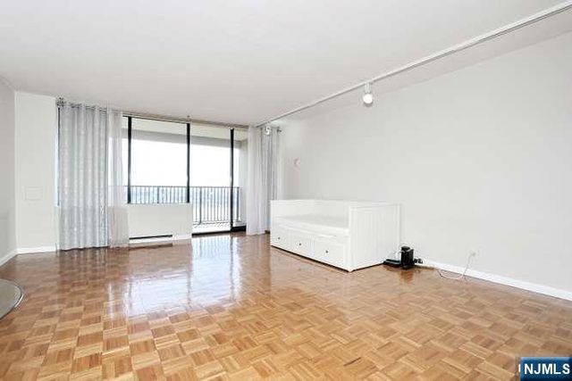6 Horizon 2405, Fort Lee, NJ 07024