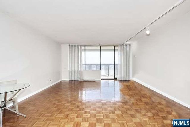 6 Horizon 2405, Fort Lee, NJ 07024