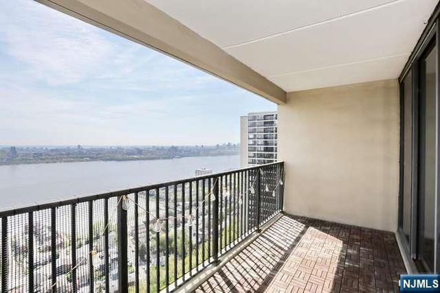 6 Horizon 2405, Fort Lee, NJ 07024