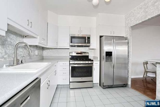 6 Horizon 2405, Fort Lee, NJ 07024