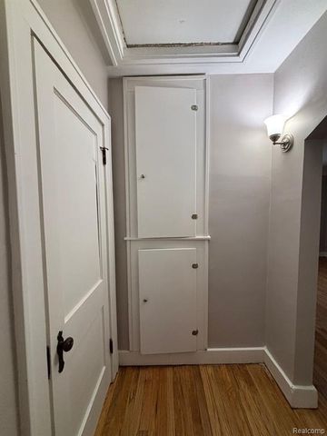 8095 Continental Avenue, Warren, MI 48089