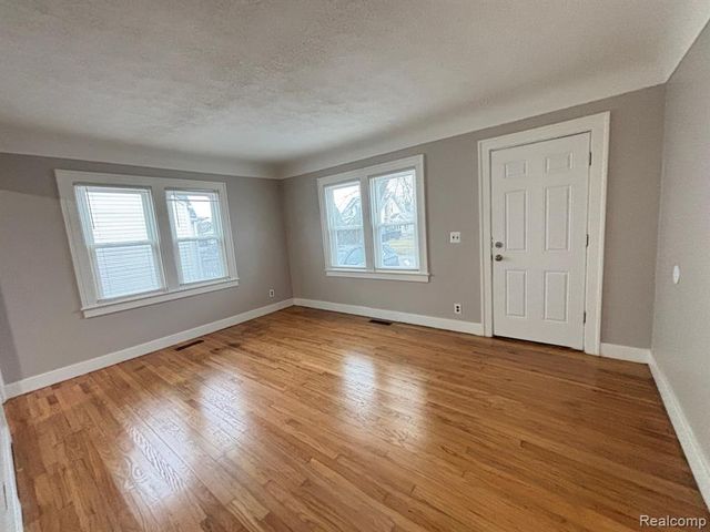 8095 Continental Avenue, Warren, MI 48089