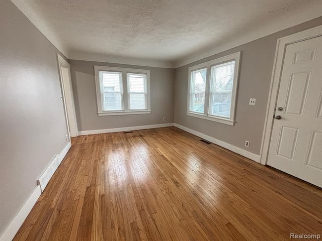 8095 Continental Avenue, Warren, MI 48089