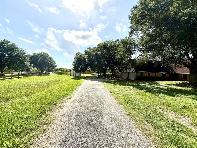 10215 Hidden Lake Lane, Richmond, TX 77406