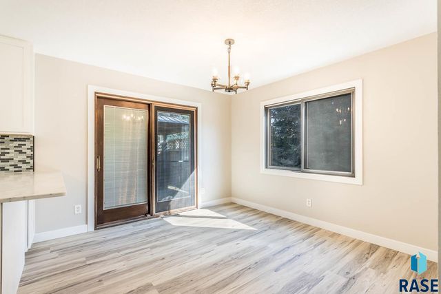 4412 E 20th St, Sioux Falls, SD 57103